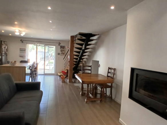 3-bedroom Property In Magalas, France (175 M²)