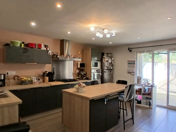 3-bedroom Property In Magalas, France (175 M²)