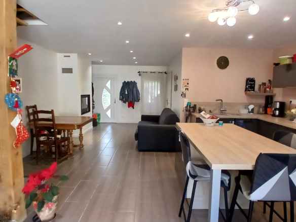 3-bedroom Property In Magalas, France (175 M²)
