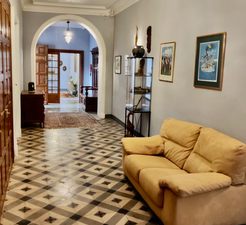 7-bedroom House In Thezan Les Beziers, France (430 M²)