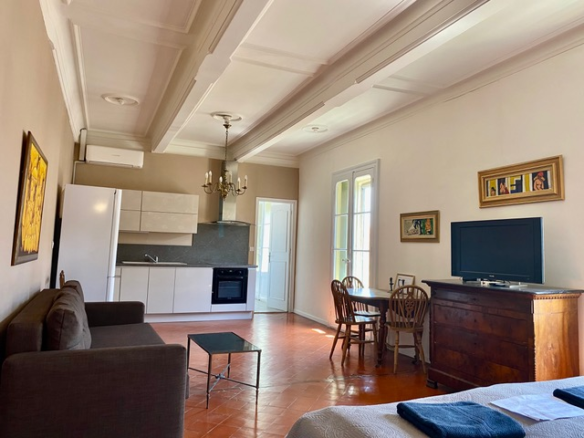 7-bedroom House In Thezan Les Beziers, France (430 M²)