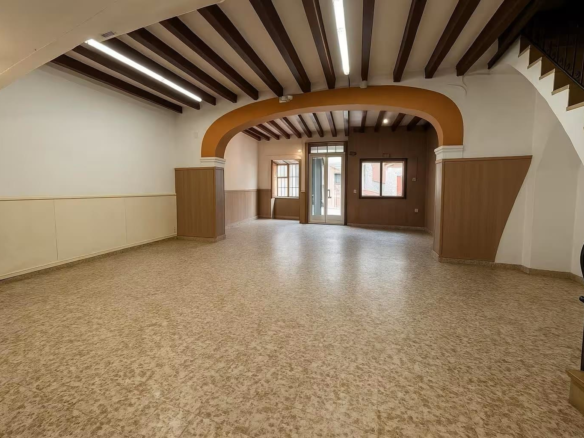 6-bedroom Village House In Mancor De La Vall, Spain (278 M²)