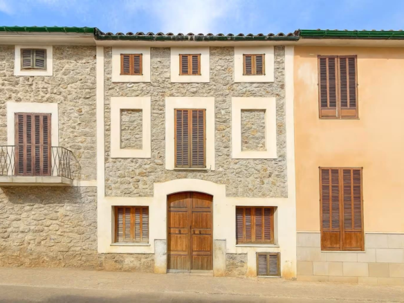 6-bedroom Village House In Mancor De La Vall, Spain (278 M²)