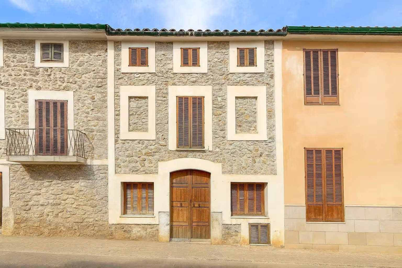 6-bedroom Village House In Mancor De La Vall, Spain (278 M²)