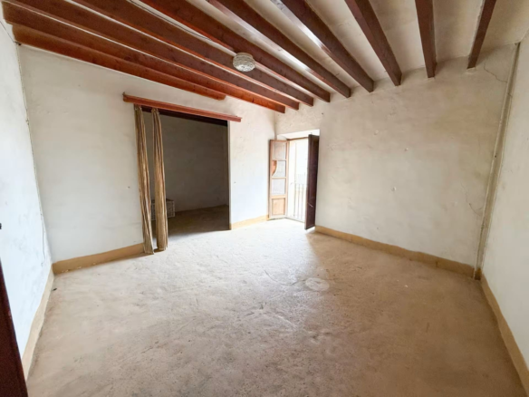 6-bedroom Village House In Mancor De La Vall, Spain (278 M²)