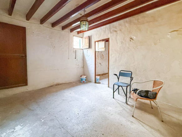 6-bedroom Village House In Mancor De La Vall, Spain (278 M²)