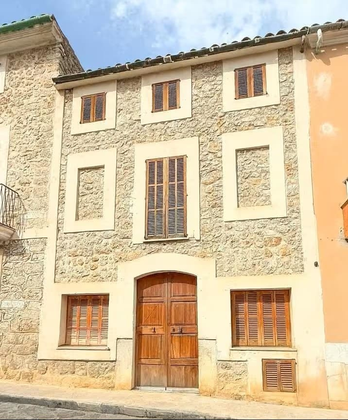 6-bedroom Village House In Mancor De La Vall, Spain (278 M²)