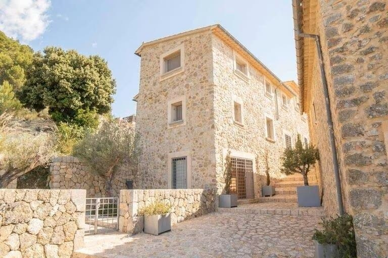 Land In Mancor De La Vall, Spain (574 M² Plot)
