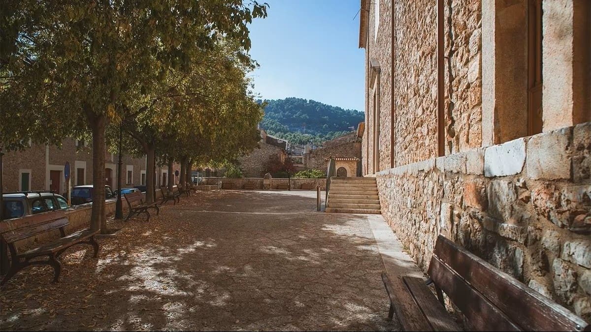 Land In Mancor De La Vall, Spain (574 M² Plot)