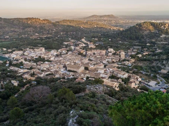 Land In Mancor De La Vall, Spain (574 M² Plot)