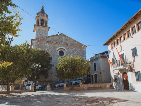 Land In Mancor De La Vall, Spain (574 M² Plot)