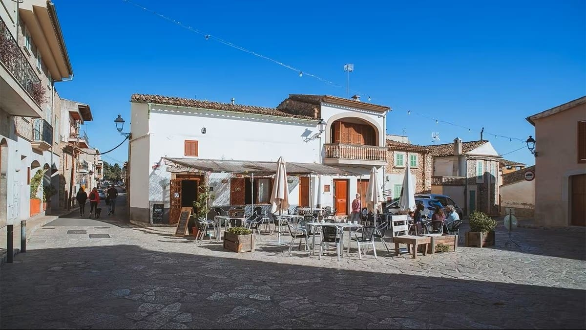 Land In Mancor De La Vall, Spain (574 M² Plot)