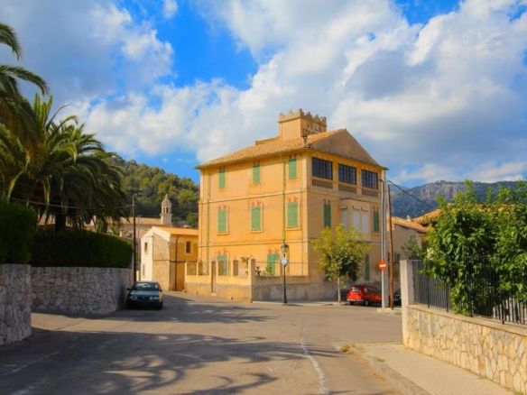 Land In Mancor De La Vall, Spain (574 M² Plot)