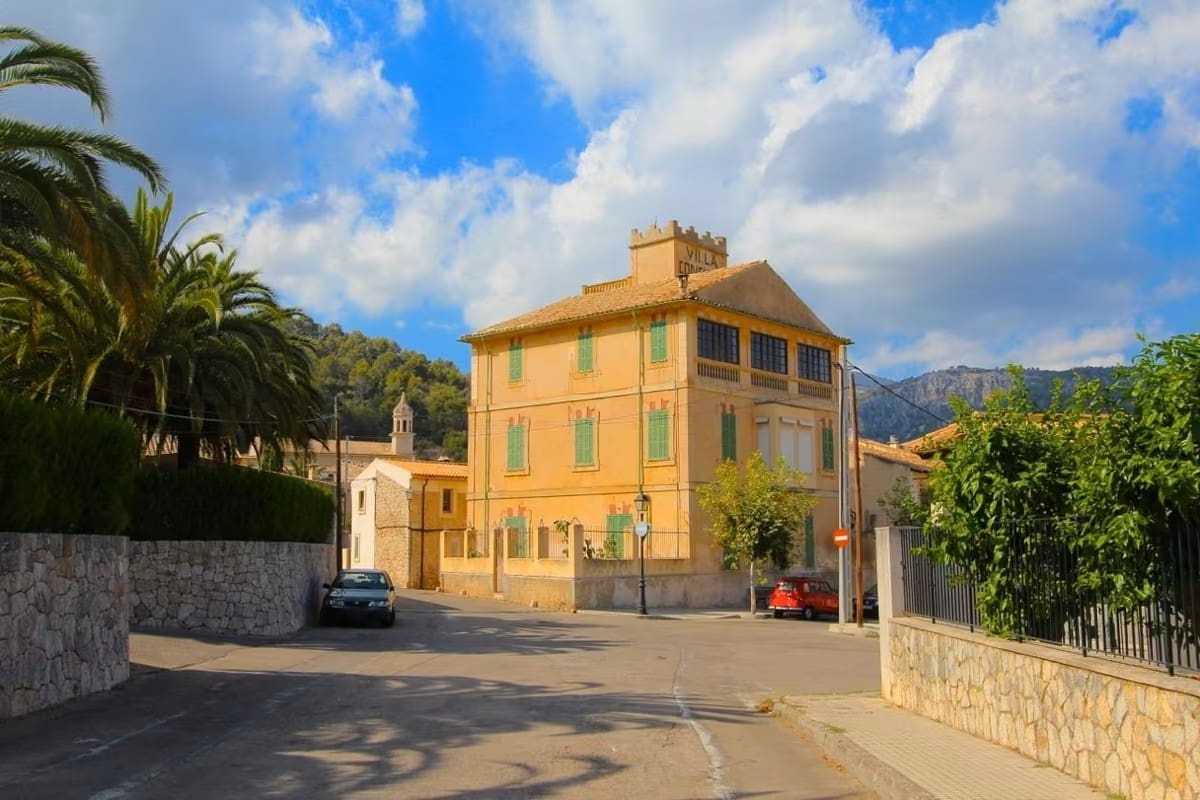 Land In Mancor De La Vall, Spain (574 M² Plot)