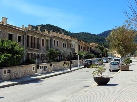 Land In Mancor De La Vall, Spain (574 M² Plot)