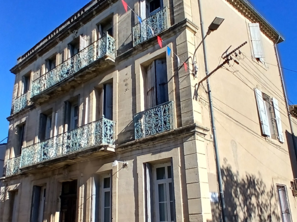 8-bedroom House In Nissan-lez-enserune, France (400 M²)