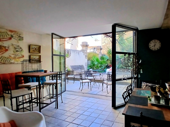 8-bedroom House In Nissan-lez-enserune, France (400 M²)