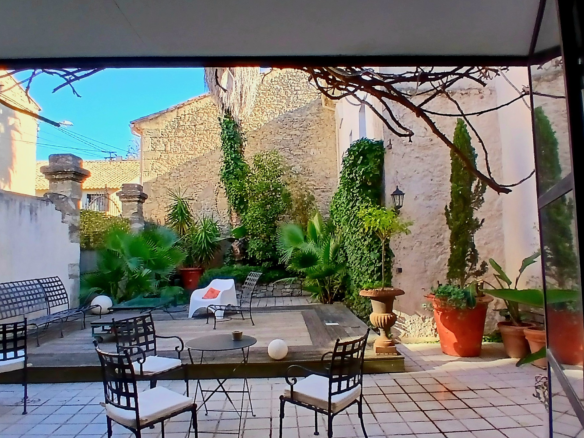 8-bedroom House In Nissan-lez-enserune, France (400 M²)