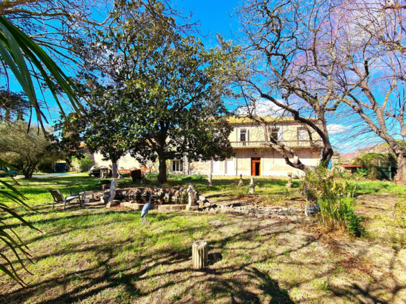 6-bedroom House In Beziers, France (311 M²)