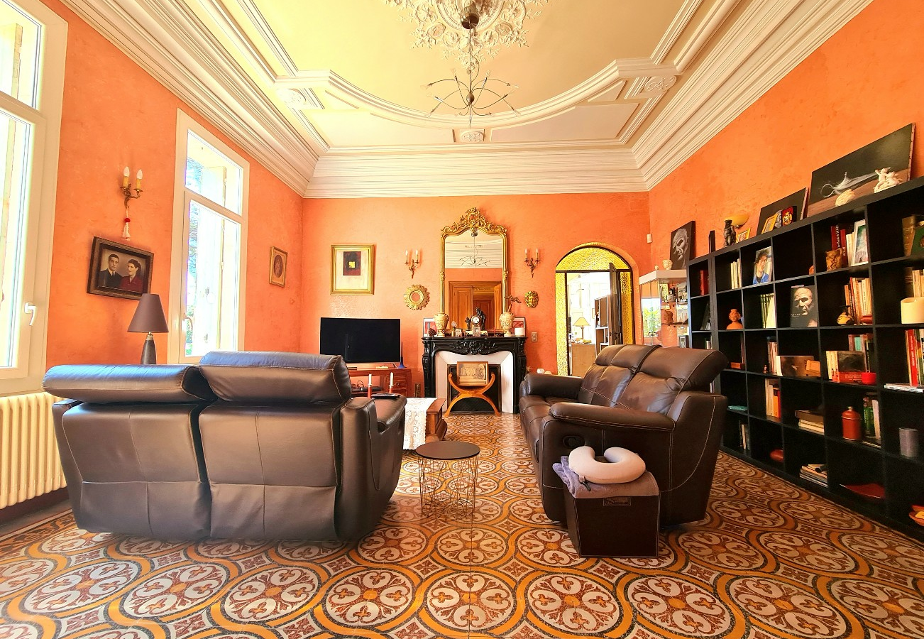 6-bedroom House In Beziers, France (311 M²)