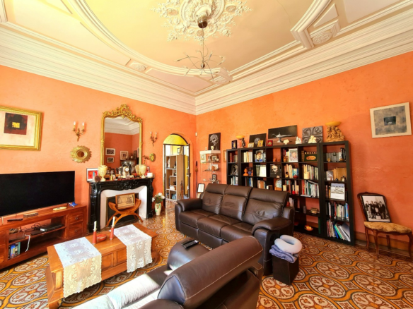 6-bedroom House In Beziers, France (311 M²)
