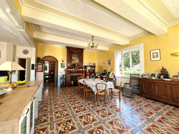 6-bedroom House In Beziers, France (311 M²)