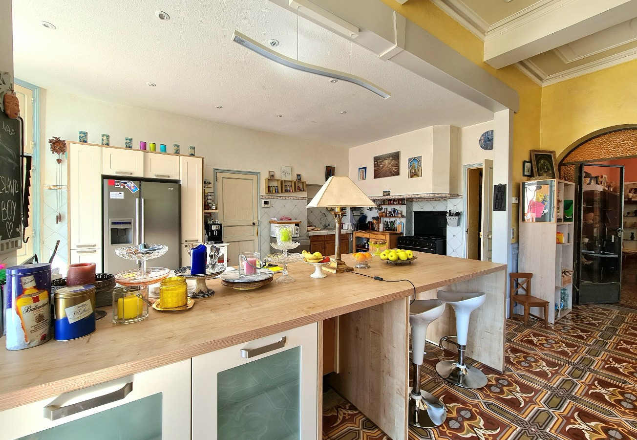 6-bedroom House In Beziers, France (311 M²)