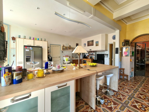 6-bedroom House In Beziers, France (311 M²)