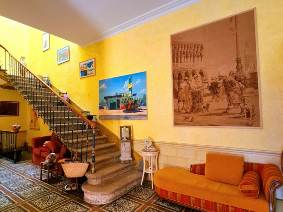 6-bedroom House In Beziers, France (311 M²)