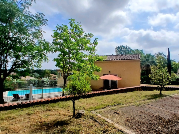 5-bedroom Detached House In Pezenas, France (153 M²)
