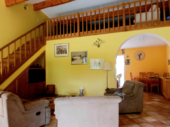 5-bedroom Detached House In Pezenas, France (153 M²)