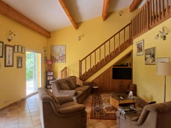 5-bedroom Detached House In Pezenas, France (153 M²)