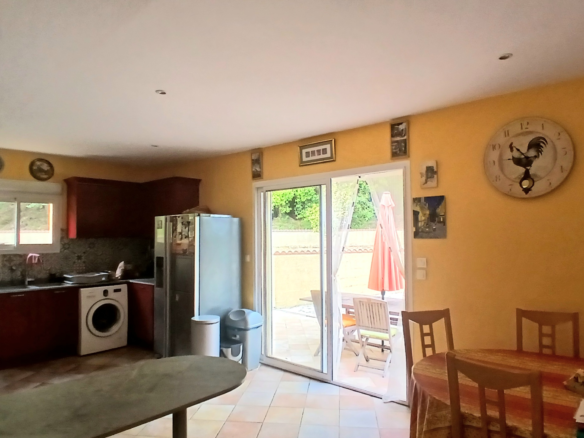 5-bedroom Detached House In Pezenas, France (153 M²)