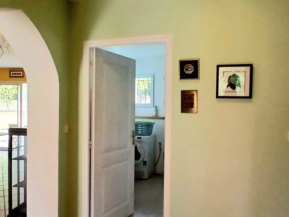 5-bedroom Detached House In Pezenas, France (153 M²)