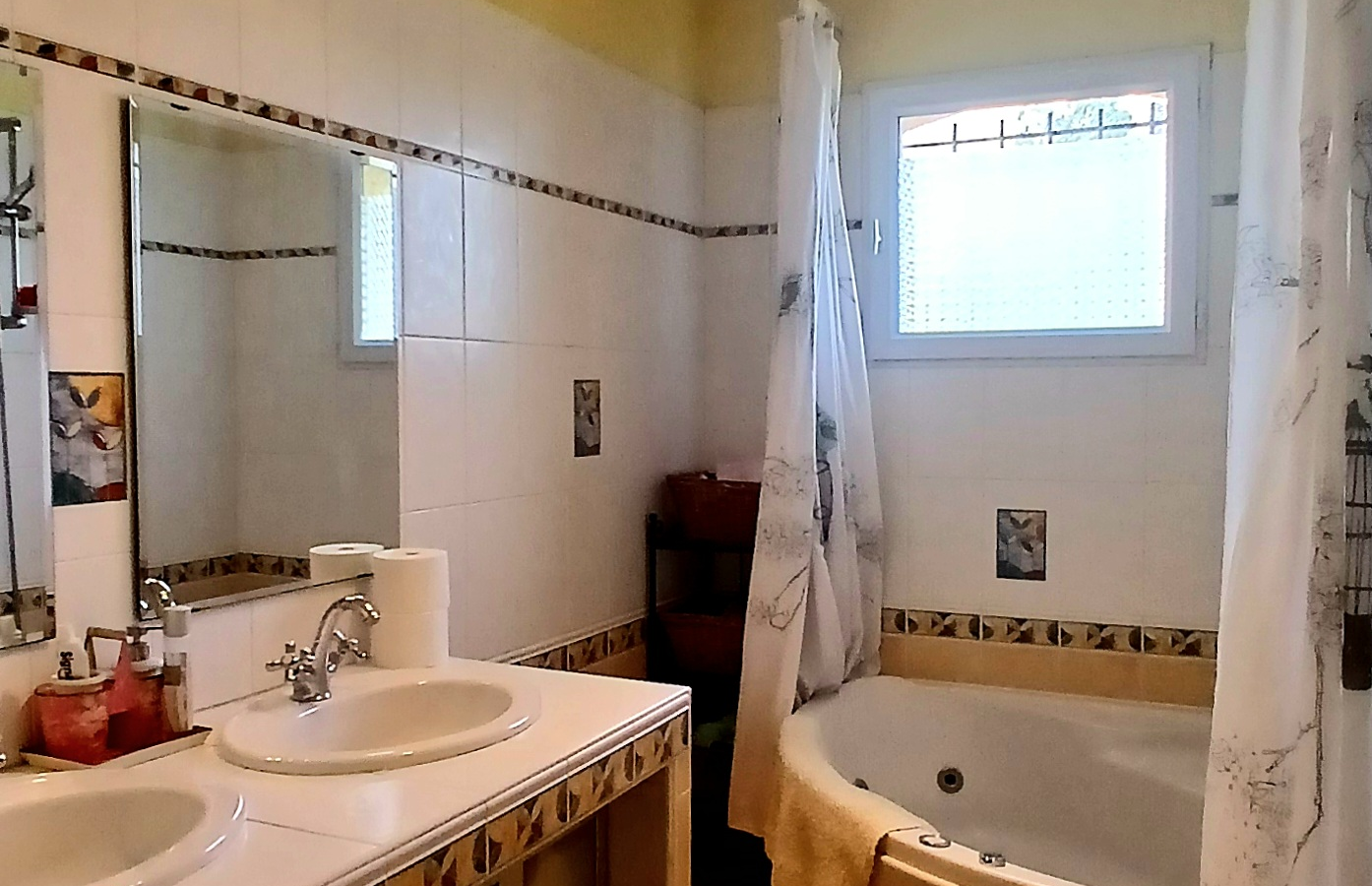 5-bedroom Detached House In Pezenas, France (153 M²)