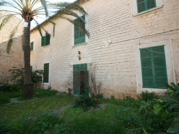 8-bedroom Village House In Binissalem, Spain (610 M²)