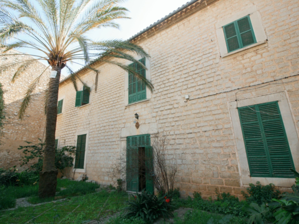 8-bedroom Village House In Binissalem, Spain (610 M²)