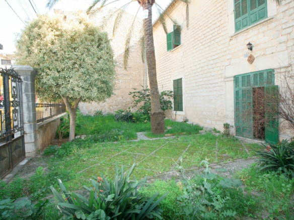 8-bedroom Village House In Binissalem, Spain (610 M²)
