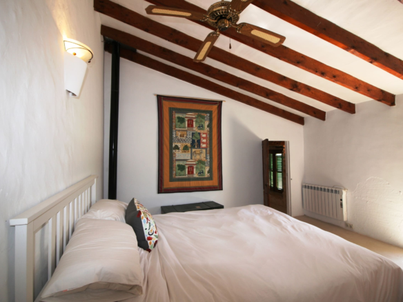 3-bedroom Village House In Santa Maria Del Cami, Spain (200 M²)