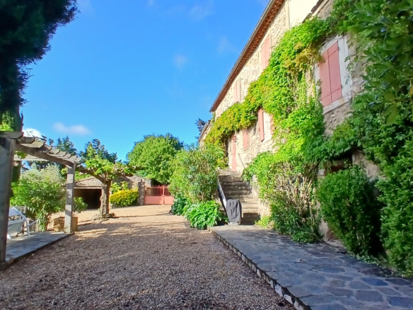 5-bedroom Detached House In Saint Chinian, France (300 M²)