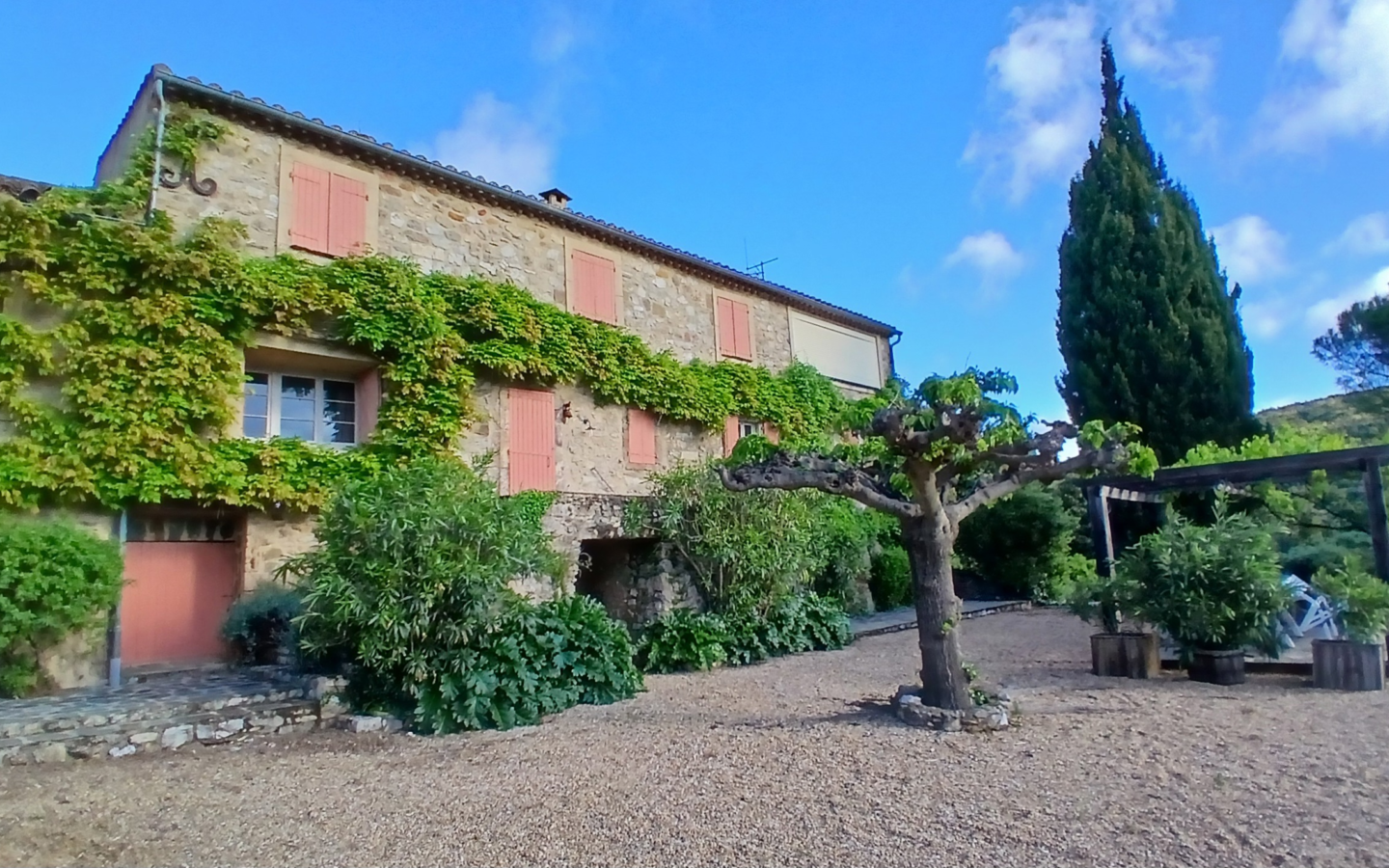 5-bedroom Detached House In Saint Chinian, France (300 M²)
