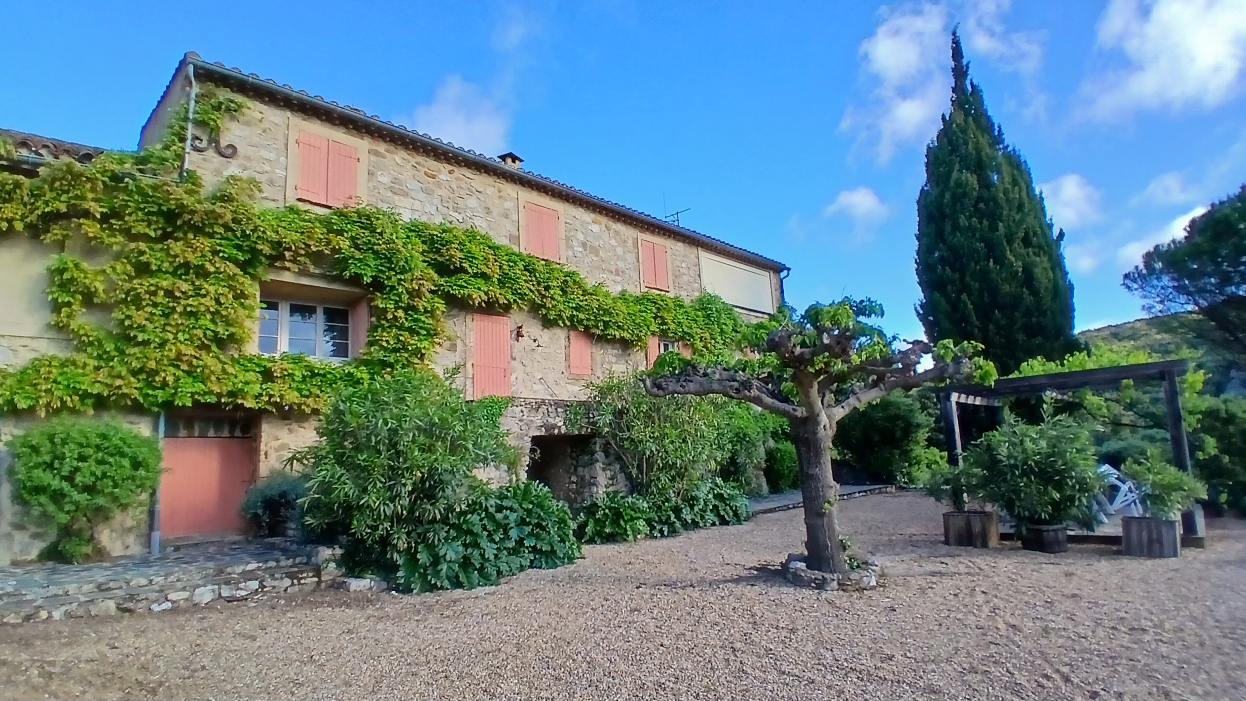5-bedroom Detached House In Saint Chinian, France (300 M²)