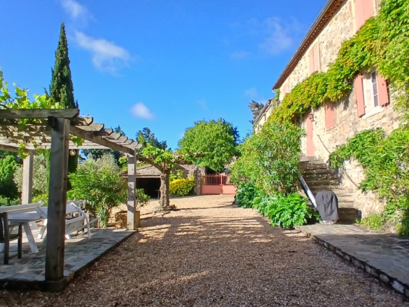 5-bedroom Detached House In Saint Chinian, France (300 M²)