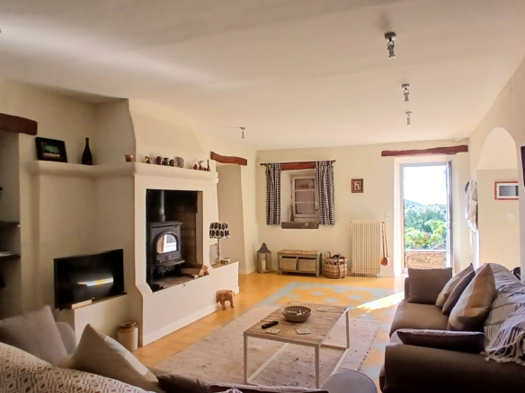 5-bedroom Detached House In Saint Chinian, France (300 M²)