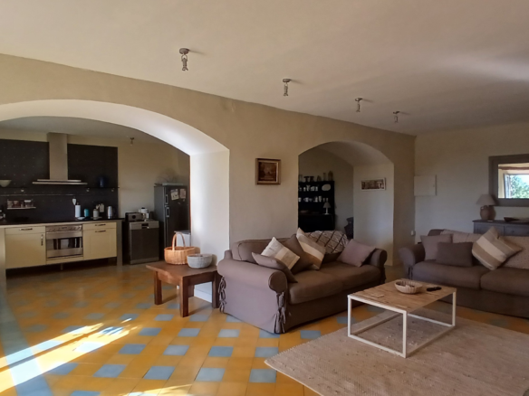5-bedroom Detached House In Saint Chinian, France (300 M²)