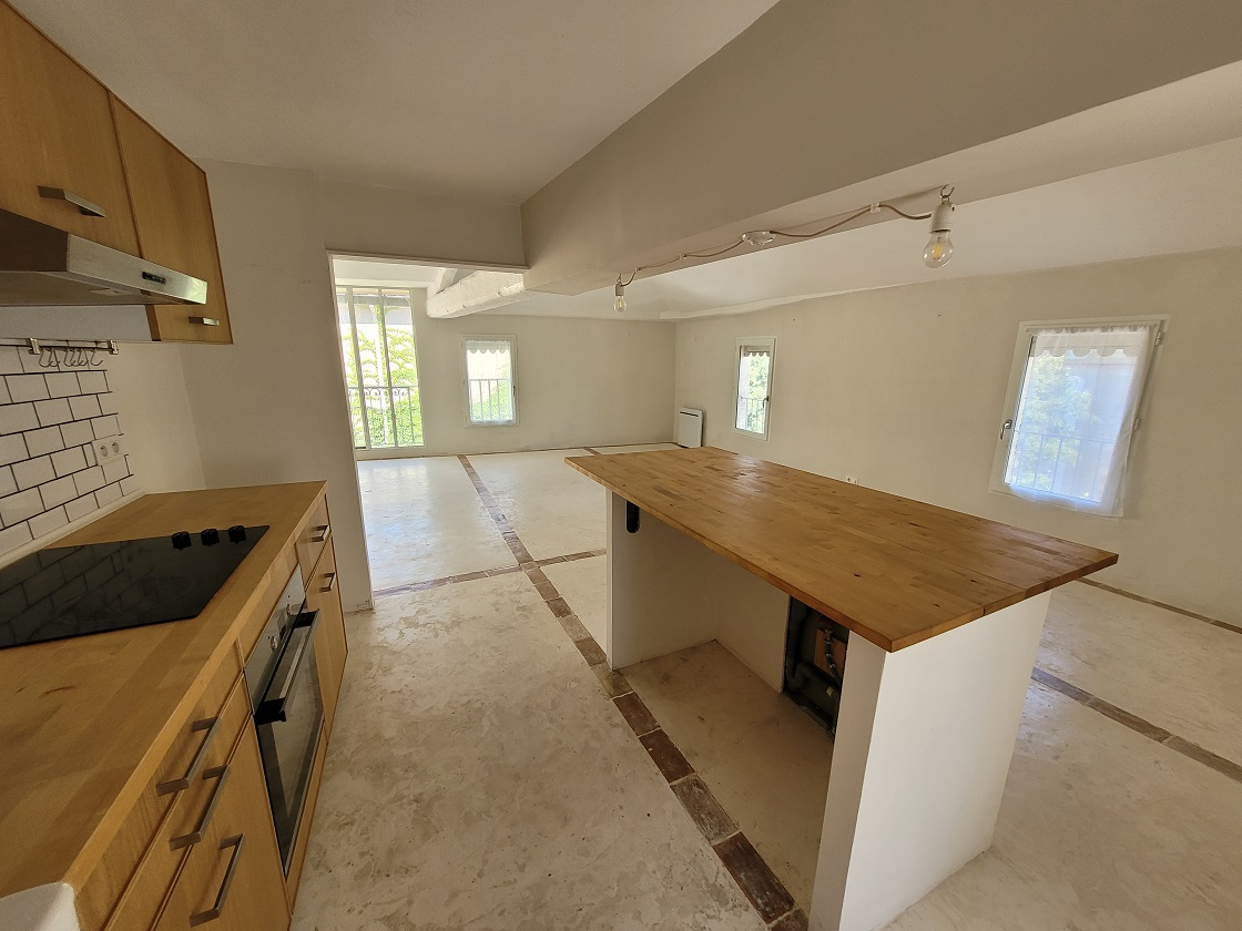 3-bedroom Apartment In Pezenas, France (96 M²)