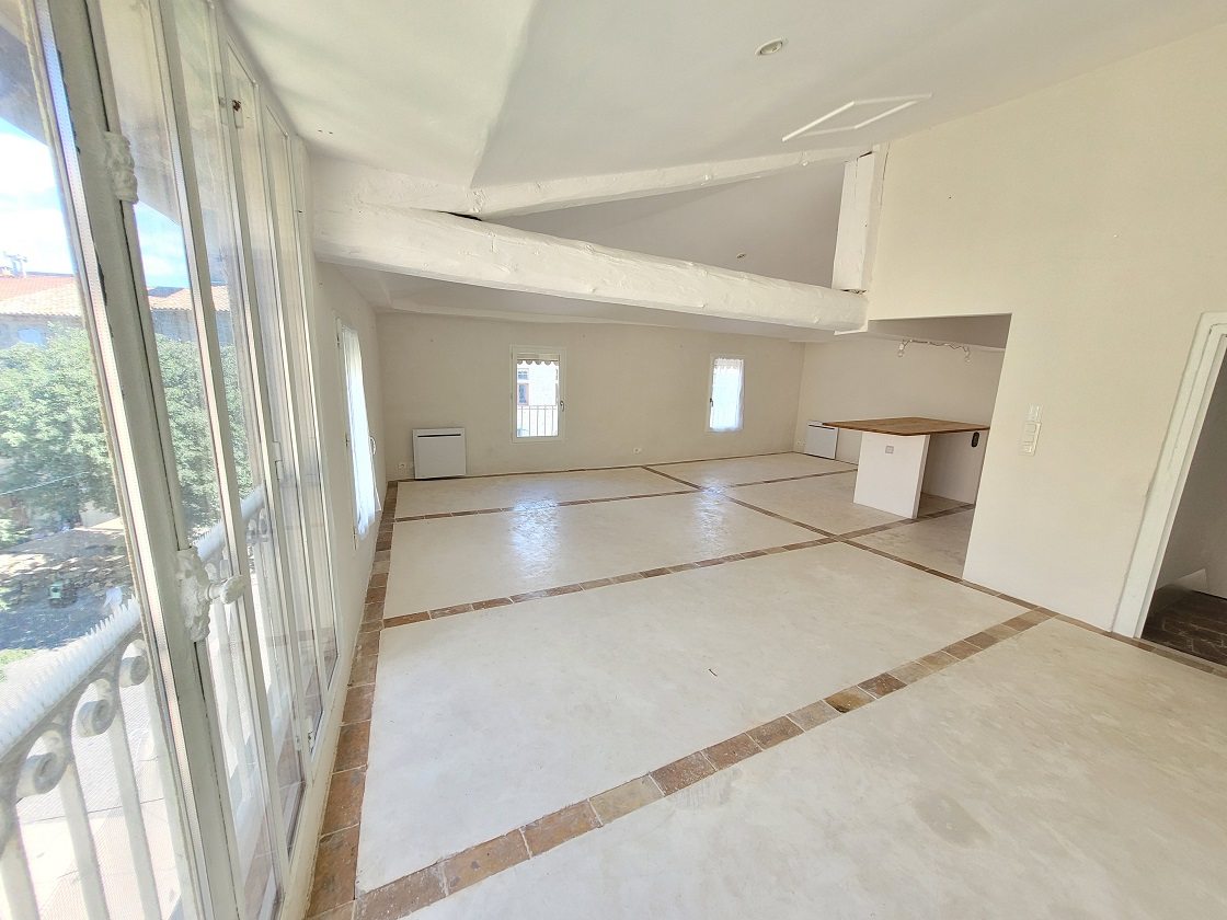 3-bedroom Apartment In Pezenas, France (96 M²)