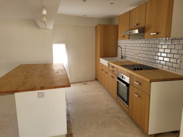 3-bedroom Apartment In Pezenas, France (96 M²)