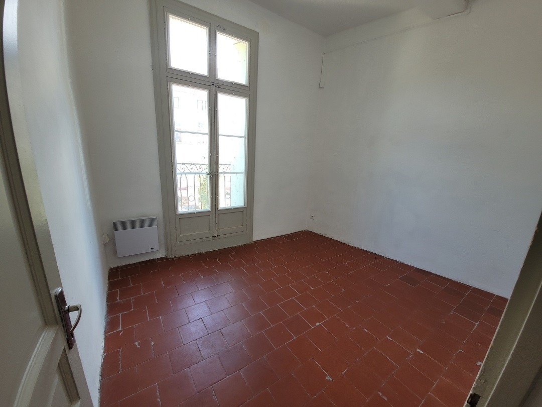3-bedroom Apartment In Pezenas, France (96 M²)
