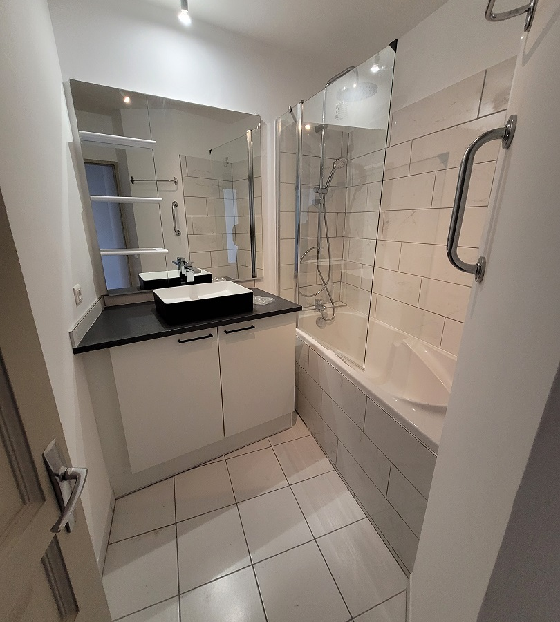 3-bedroom Apartment In Pezenas, France (96 M²)
